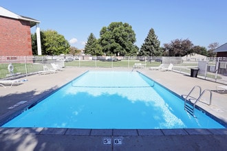 Colonial Heights in Lincoln, NE - Building Photo - Building Photo