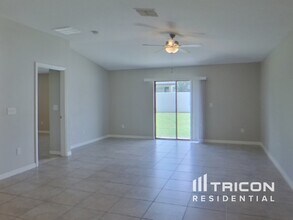 9646 Sage Creek Dr in Ruskin, FL - Building Photo - Building Photo