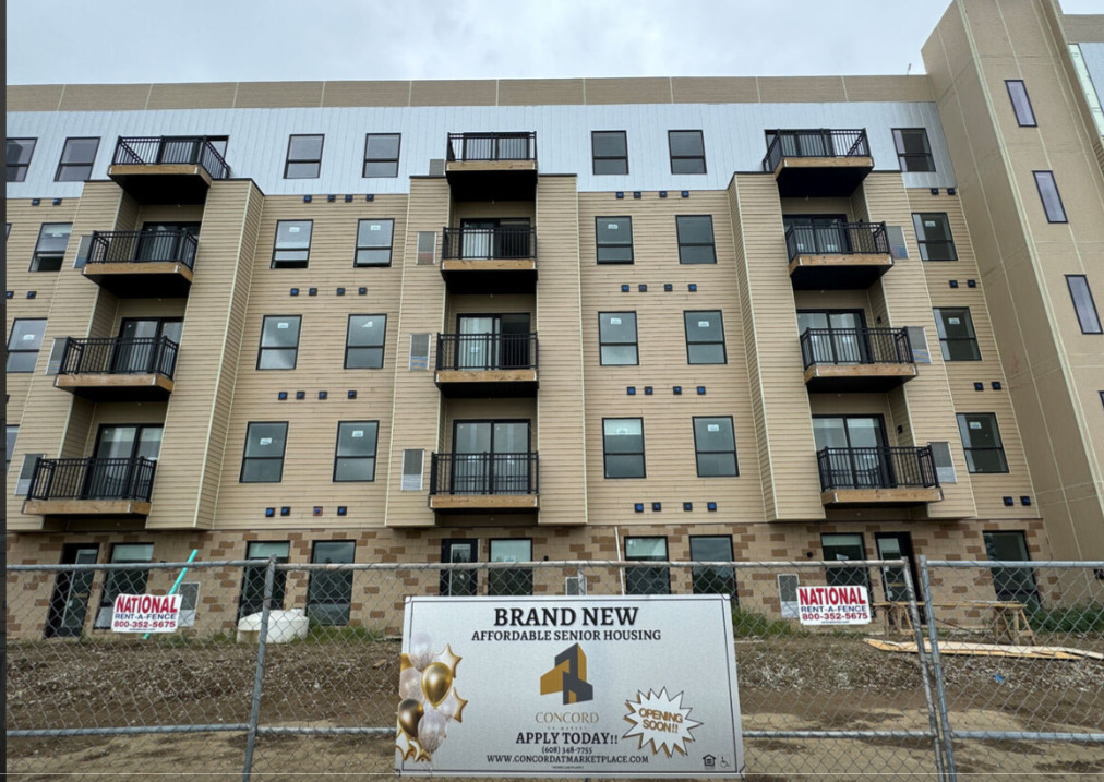 Concord at Marketplace 55+ Independent Living in West Des Moines, IA - Foto de edificio