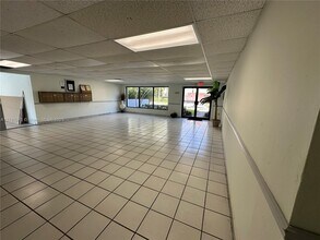 3582 NE 171 St in Sunny Isles Beach, FL - Building Photo - Building Photo