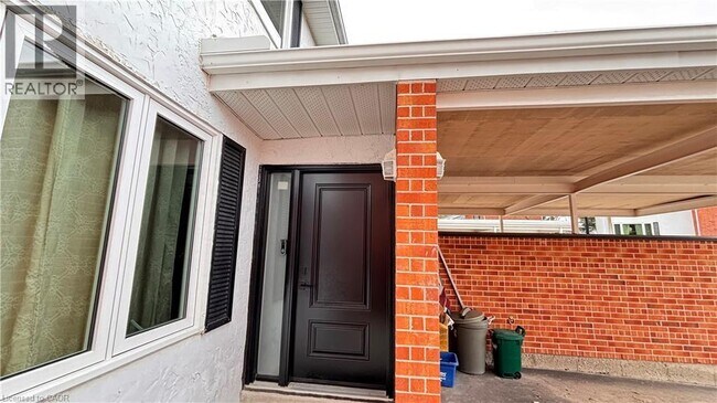 403 Keats Way in Waterloo, ON - Building Photo - Building Photo