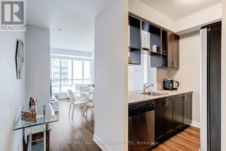 2 Eva Rd in Toronto, ON - Building Photo - Building Photo