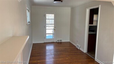 2405 Pembroke Rd in Birmingham, MI - Building Photo - Building Photo