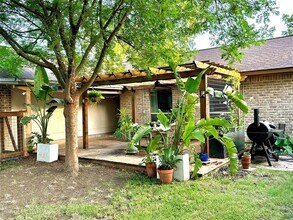 1101 Stoneoak Ln in Austin, TX - Building Photo - Building Photo