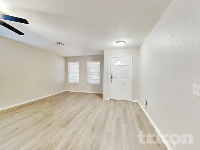 15819 Hastings Park in Selma, TX - Foto de edificio - Building Photo