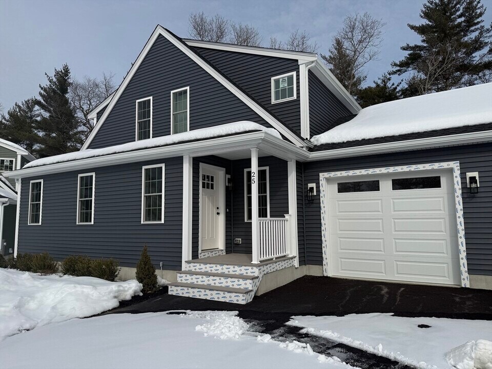 25 Kashmirs Way in Middleboro, MA - Building Photo