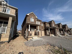 92 Baker St in Thorold, ON - Building Photo - Building Photo