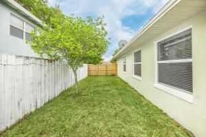 1518 Lee Ct in Lake Worth Beach, FL - Building Photo - Building Photo