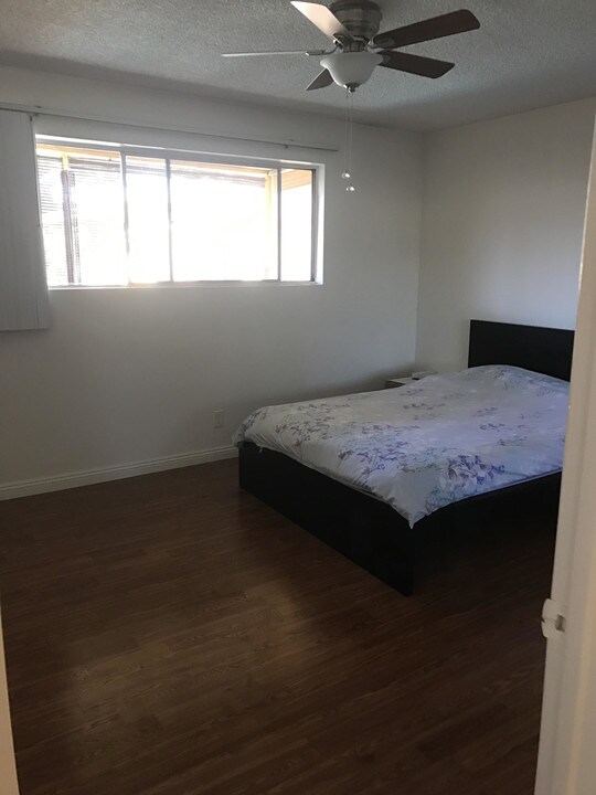 5430 Corteen Pl in Los Angeles, CA - Building Photo