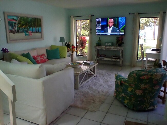 825 Center St in Jupiter, FL - Building Photo - Building Photo
