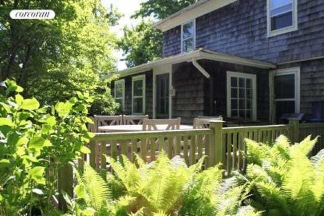 101 Pantigo Rd in East Hampton, NY - Foto de edificio - Building Photo