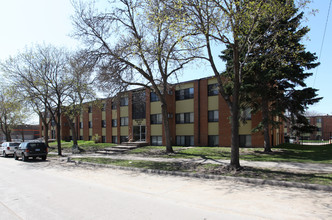 Anderson Plaza Apartments in Minneapolis, MN - Building Photo - Building Photo