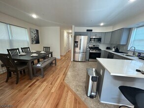 337 13th Ave in Newark, NJ - Building Photo - Building Photo