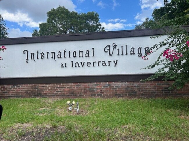 3720 Inverrary Dr in Lauderhill, FL - Foto de edificio - Building Photo