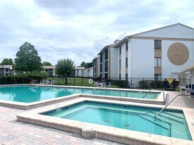 8215 Sun Spring Cir in Orlando, FL - Building Photo