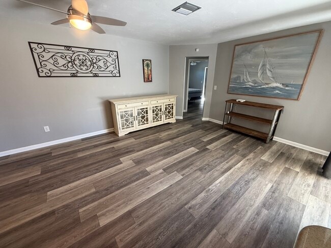 381 Ortega Ln in Marco Island, FL - Building Photo - Building Photo