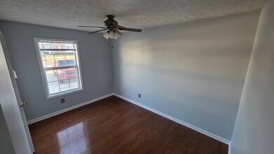 912 Lyme Brook Ln in Charlotte, NC - Foto de edificio - Building Photo