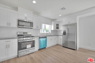 1015 Wilton Pl in Los Angeles, CA - Building Photo - Building Photo