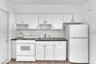 5802 NE 3rd Ave in Miami, FL - Building Photo - Building Photo