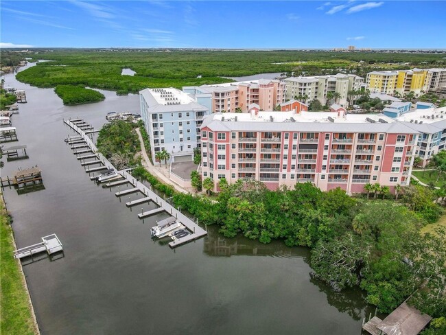 6 Riverwalk Drive in New Smyrna Beach, FL - Building Photo - Building Photo