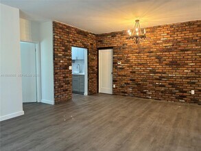 15240 NE 8th Ave in Miami, FL - Building Photo - Building Photo