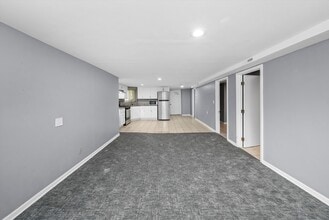 3353 W Evergreen Ave, Unit G in Chicago, IL - Foto de edificio - Building Photo