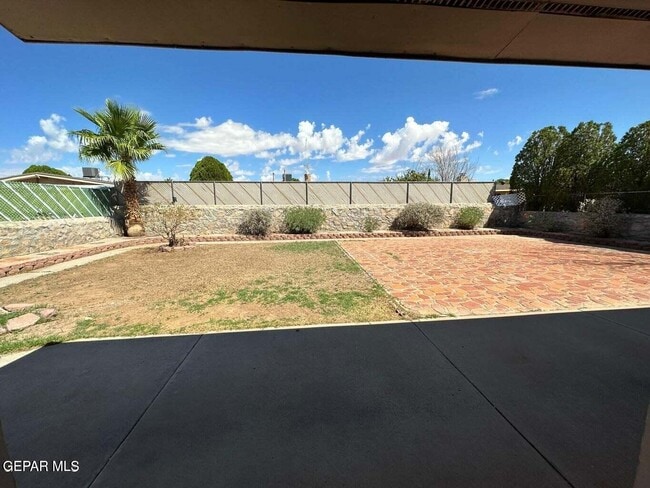 5021 Dearborne Dr in El Paso, TX - Foto de edificio - Building Photo
