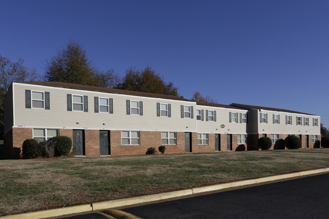 Laurens Terrace Apartments in Laurens, SC - Building Photo - Building Photo