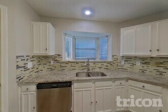 2116 Stein Way in Carrollton, TX - Foto de edificio - Building Photo