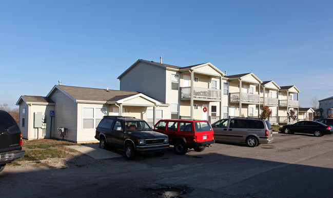 Blue Water Village in Dimondale, MI - Foto de edificio - Building Photo