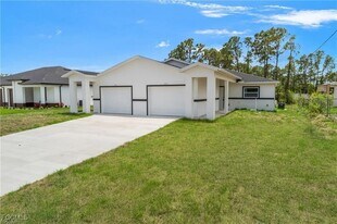 876 Apartment St in Lehigh Acres, FL - Building Photo