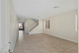 278 Duck Hollow Ave in Las Vegas, NV - Building Photo - Building Photo
