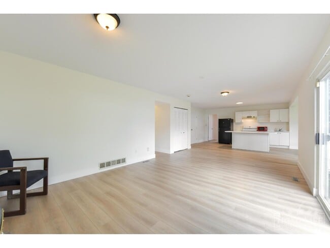 6375-187A 187a St in Surrey, BC - Building Photo - Building Photo