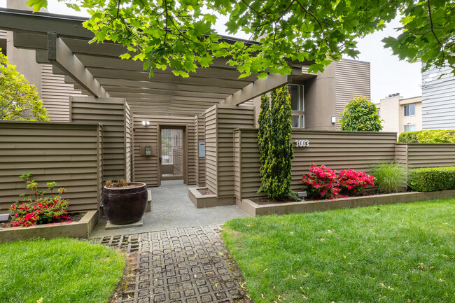 The Courtyard in Seattle, WA - Building Photo - Building Photo