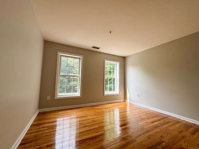 670 Boston Post Rd in Milford, CT - Building Photo - Building Photo