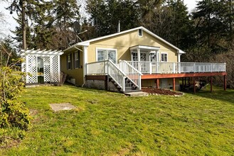 4265 Hollydale Ln, Unit 1   Main House in Oak Harbor, WA - Building Photo - Building Photo