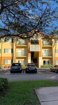7350 NW 114th Ave, Unit 308 in Doral, FL - Building Photo