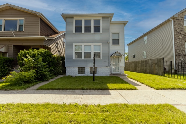 12005 S La Salle St in Chicago, IL - Building Photo