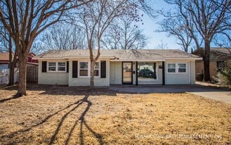 2203 37th St in Lubbock, TX - Building Photo