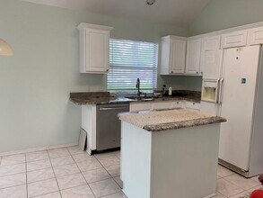 2210 Meredith Ln in Garland, TX - Building Photo - Building Photo