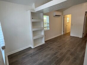 905 E Crenshaw St in Tampa, FL - Building Photo - Building Photo