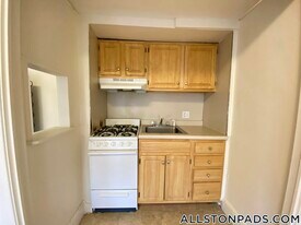 1148 Commonwealth Ave, Unit 12 in Brookline, MA - Building Photo