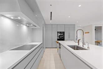 200 SE Mizner Blvd, Unit 200 SE Mizner Blvd 209 in Boca Raton, FL - Building Photo - Building Photo