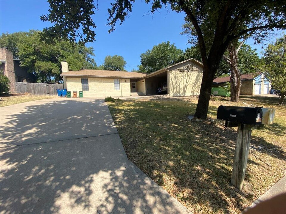 11204 Brushy Glen Dr in Austin, TX - Building Photo
