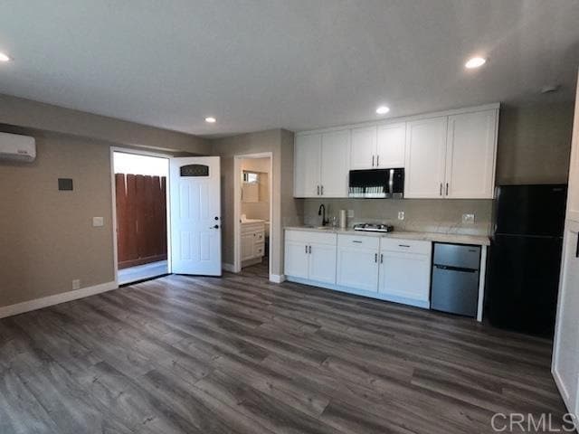 property at 1020 Fuchsia Ln