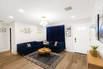 451 E Lincoln Ave in Escondido, CA - Building Photo - Building Photo