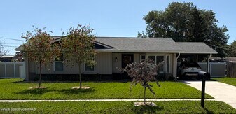 730 Cobblestone Ln NE in Palm Bay, FL - Building Photo