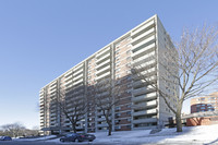 Chateau Doral in Montréal, QC - Building Photo - Building Photo