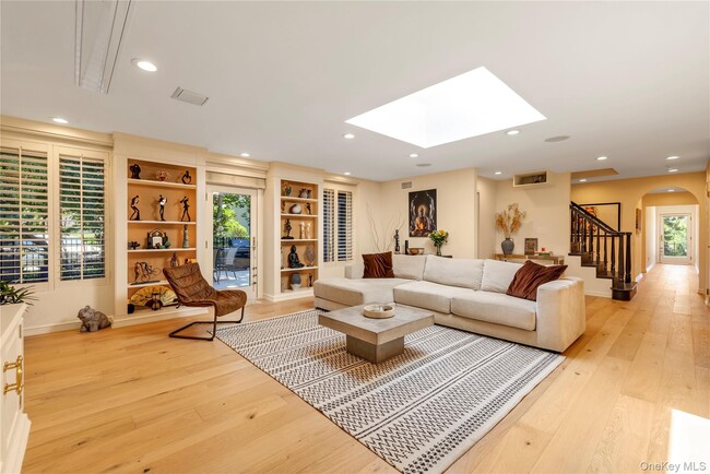15 Parkway Dr in Roslyn Heights, NY - Building Photo - Building Photo