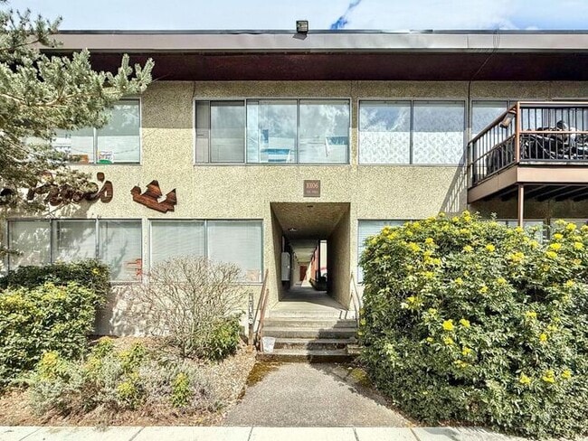 property at 10106 NE 185th St